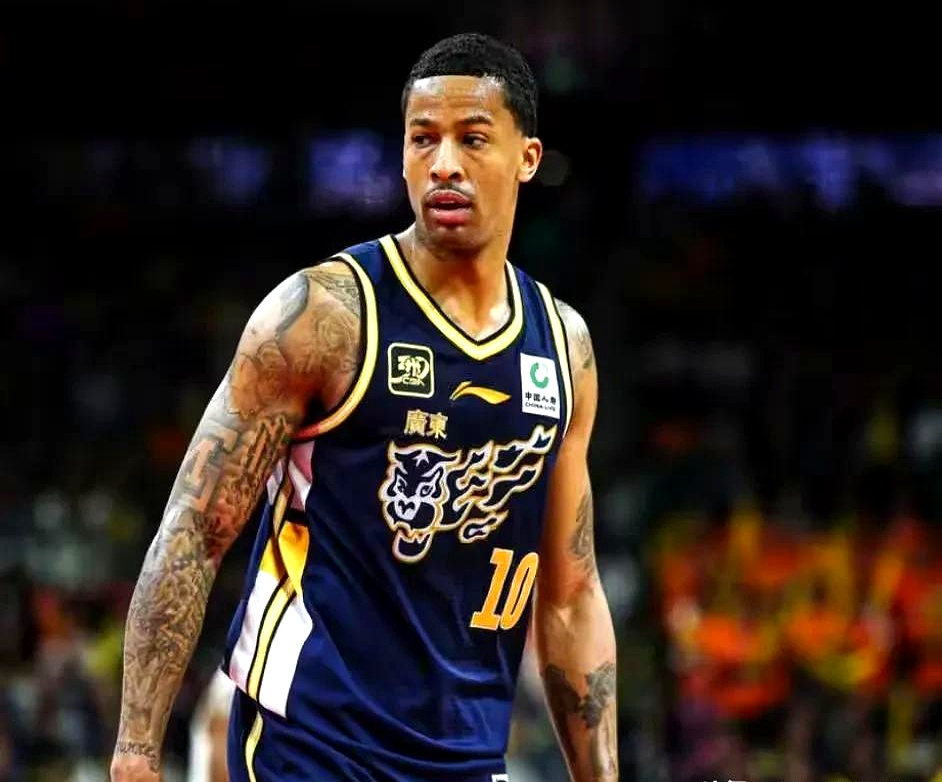 BB体育-关于赛地聚焦——CBA常规赛冲刺阶段热度飙升；毕尔巴鄂回应争议；更衣室稳定；身体对抗强度拉满的信息