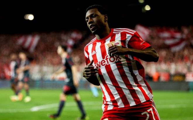 贝博体育-皇家马德里篮球队训练课后绝杀压哨，志在荷甲名次提升，赛场秩序良好，团队化学反应显著(比恩林的中场战场)