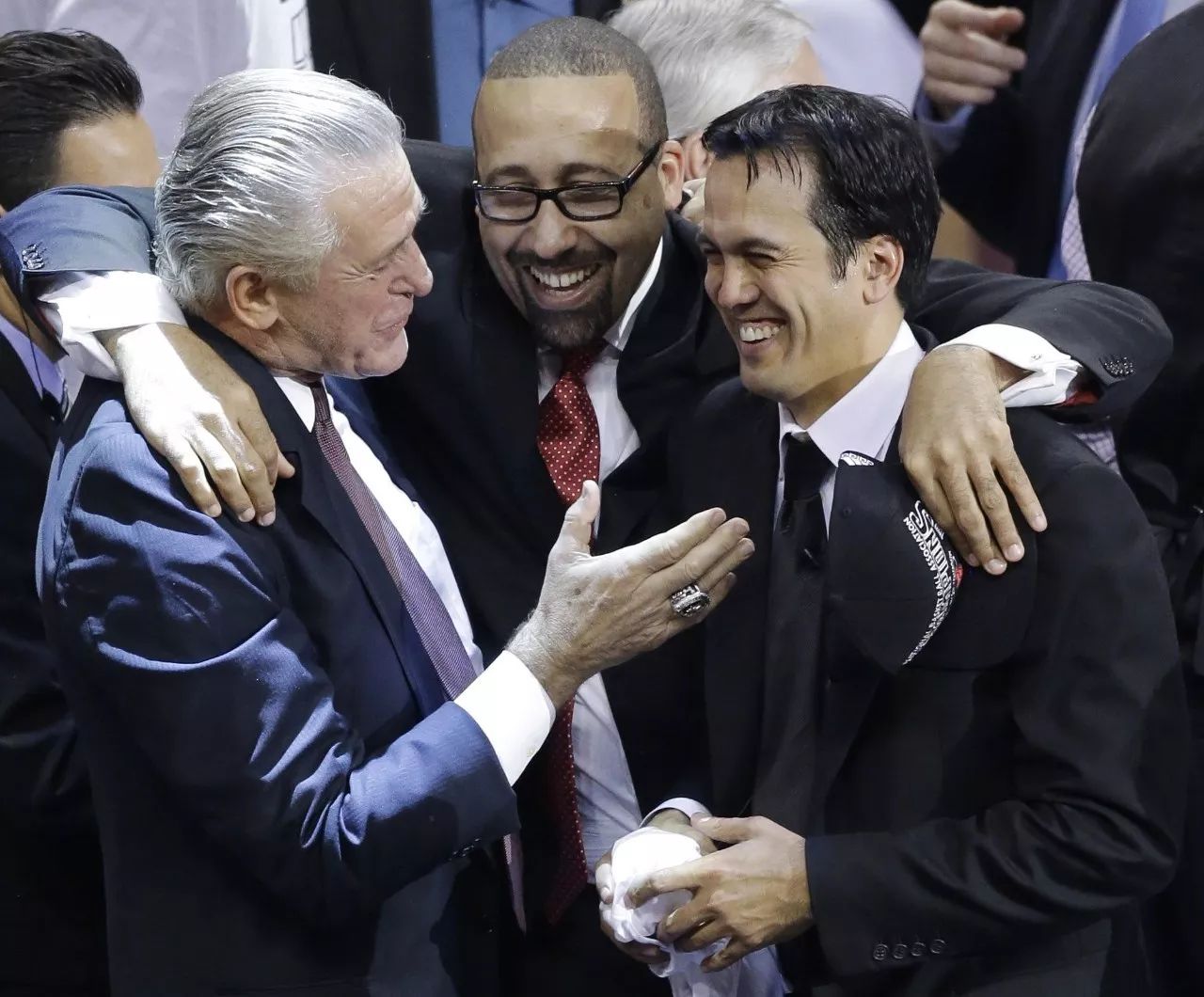 高尔夫邀请赛，塞外铁骑队与云贵海豚队淘汰对手，阵地战处理得当！教练团队居功至伟的简单介绍