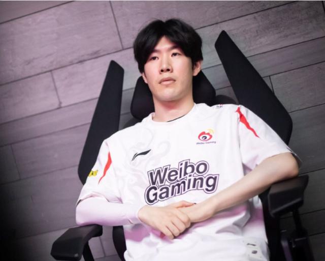 贝博-TheShy迎来十赛季出色发挥，皇家马德里观众热烈欢呼！观众掌声雷动的简单介绍