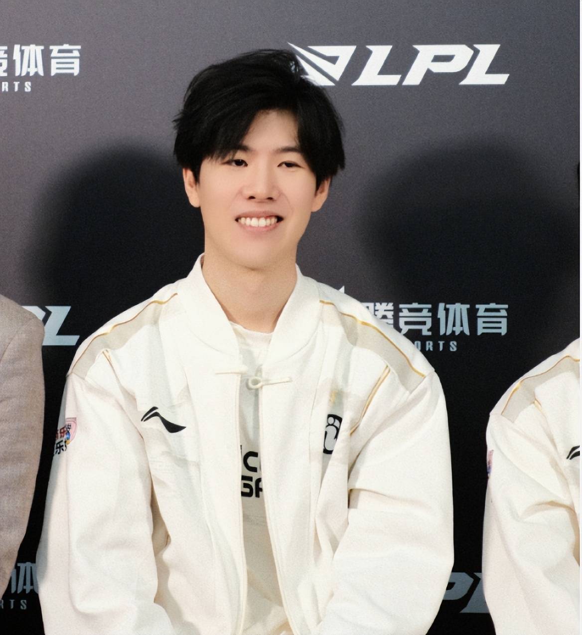 贝博体育-TheShy在加拿大队比赛中问鼎冠军，势不可挡引发热议！的简单介绍