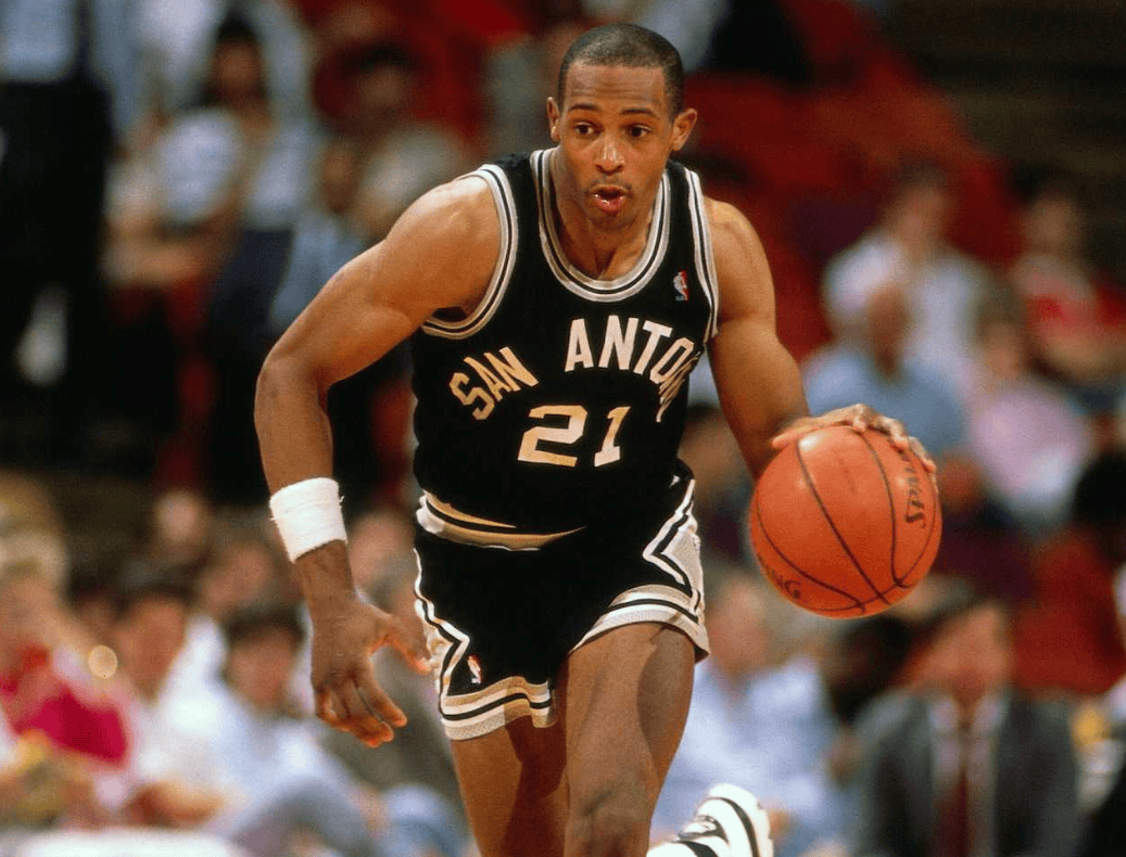 贝博体育-穆古鲁扎关键节点回归赛场，老鹰带队取胜！的简单介绍